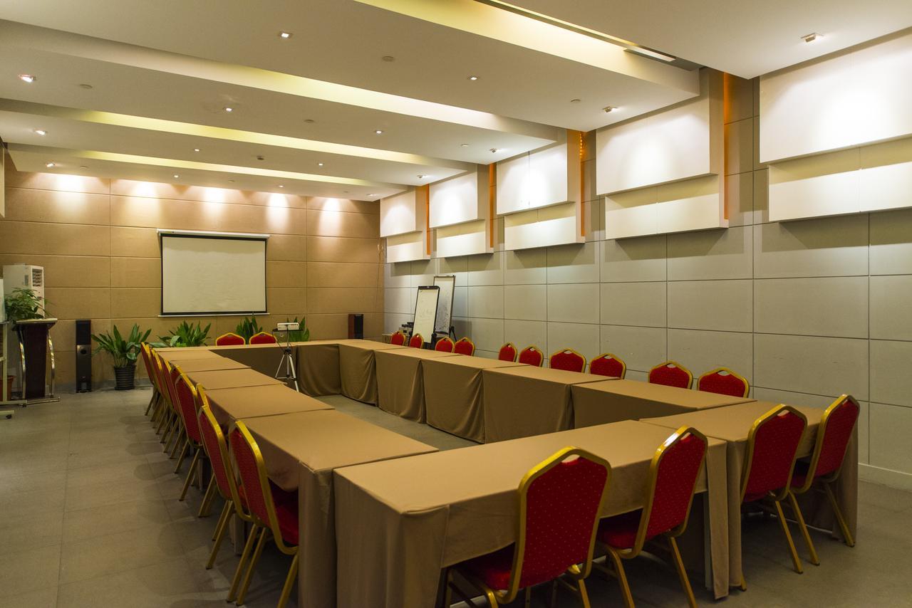 Jinjiang Minhang Industrial Park Wenjing Road 3* Shanghai